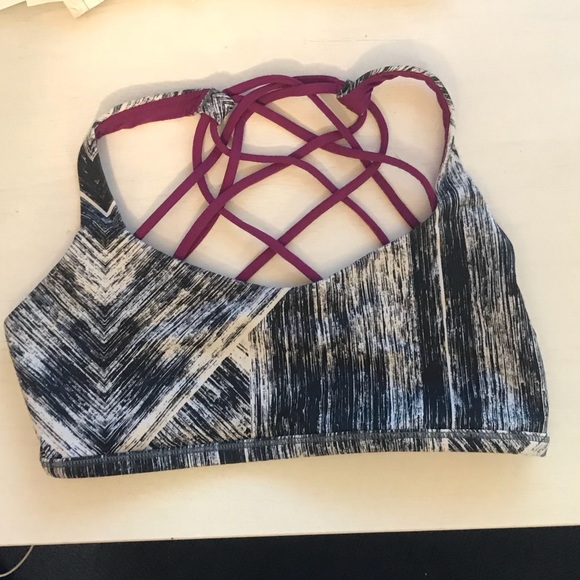 lululemon athletica Other - Lululemon free to be wild bra size 6